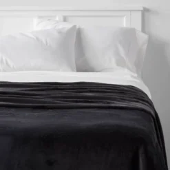 Room Essentials 8 Recycled Polyester Throw Blanket - Room Essentials™